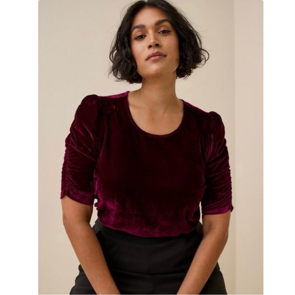 TORRID VELVET RUCHED KEYHOLE BACK TOP 3X